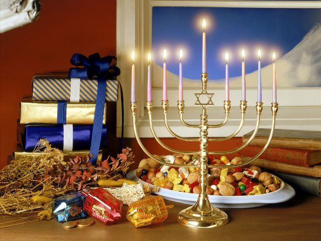 В выходные костромские евреи зажгут ритуальный светильник у филармонии